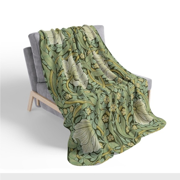 Vintage Floral Green and White Sherpa Blanket - Picture 5 of 7